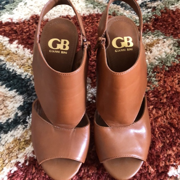 Gianni Bini Brown Platform Heel - Picture 2 of 7